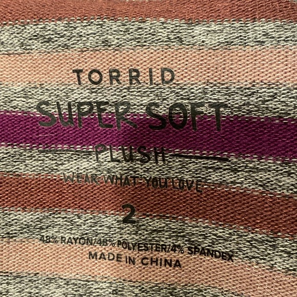 2 Torrid super soft stripe plush - Picture 3 of 3